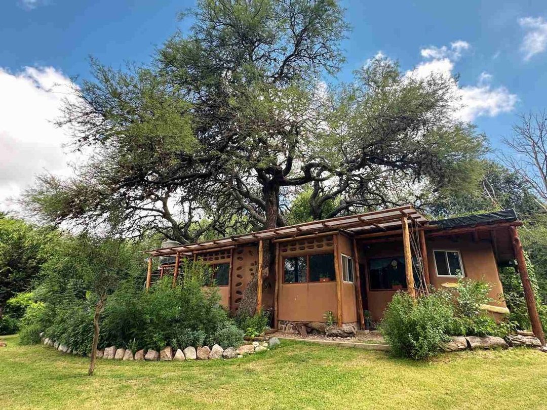 VENTA 2 CASAS BIOCLIMATICAS PUNILLA CON RIO