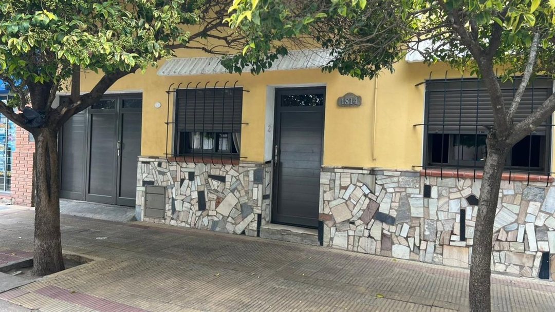 SE VENDE CASA 4 DORM B° AMEGHINO, V.M. C/ESCRITURA