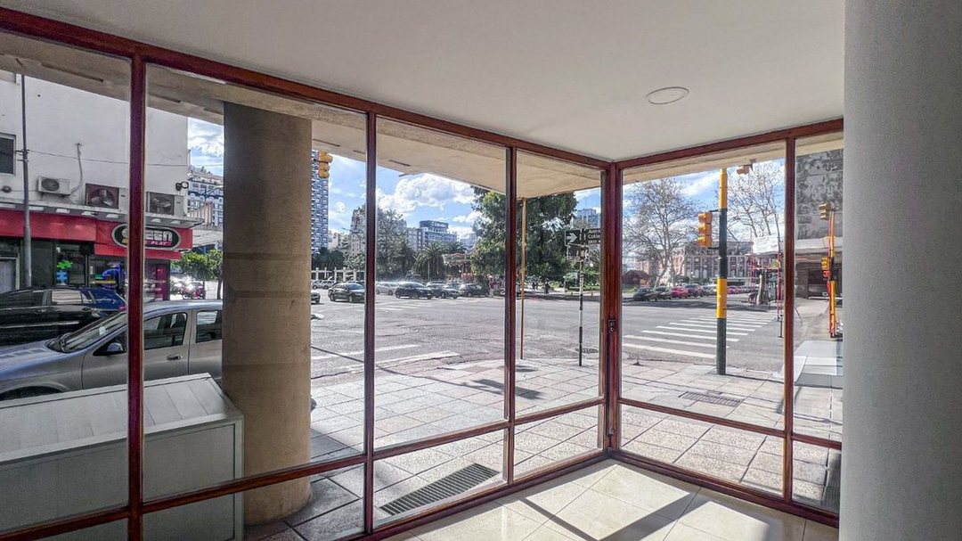 VENTA DTO 3 AMB DEP FRENTE A  PLAZA COLON BALCON
