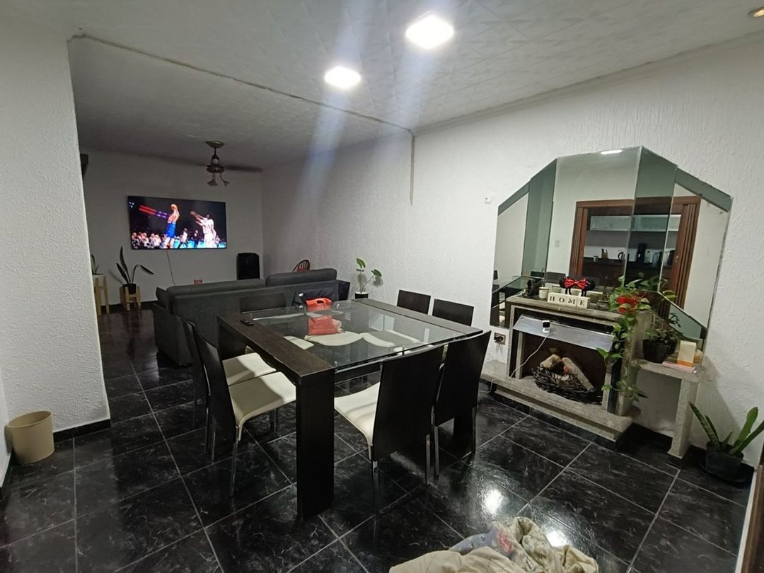 CASA 3 DORMITORIOS COCHERA POTENCIAL LOCAL AV ALEM