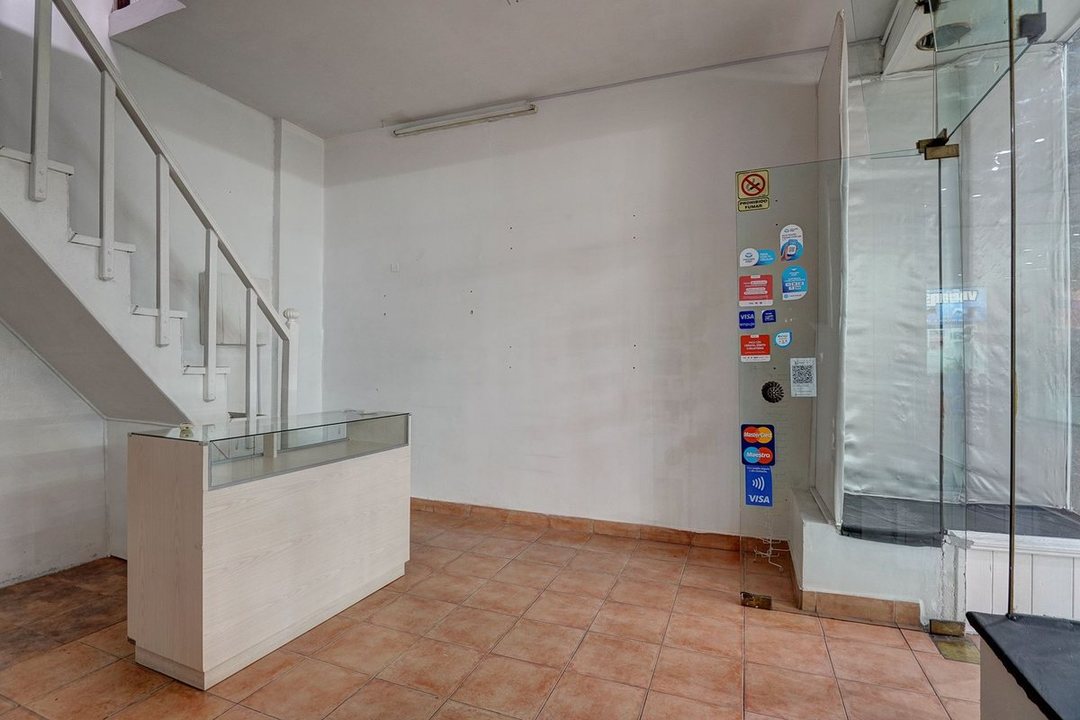 LOCAL EN VENTA EN CABALLITO GALERIA PARIS