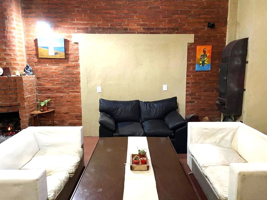 Venta de casa de 4 ambientes en Moreno con pileta