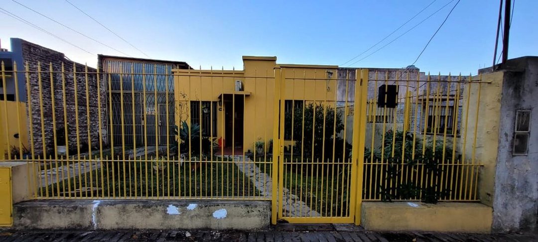VENTA CASA 4 AMB C/GARAGE Y PATIO BERAZATEGUI
