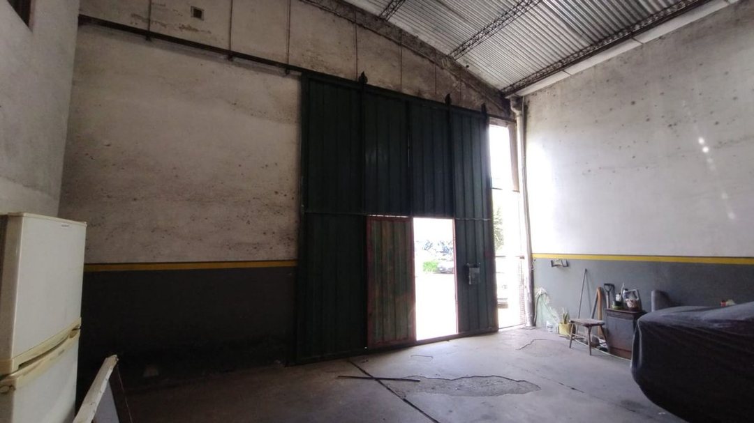 GALPON  LOTE DE 230m2 EVALUA PERMUTA AUTOMOVIL