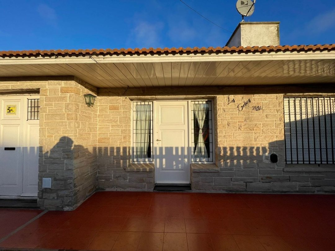 Venta chalet 3 amb.  garage y patio apta crédito