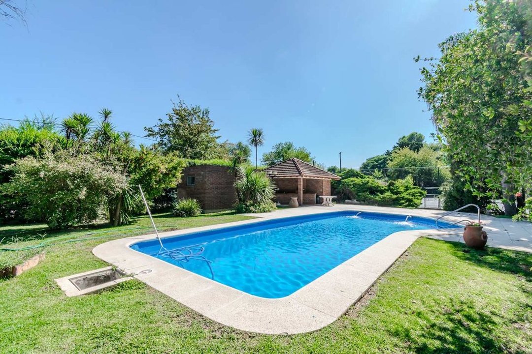 VENTA QUINTA SOBRE LOTE DE 16.000 M2 PILAR