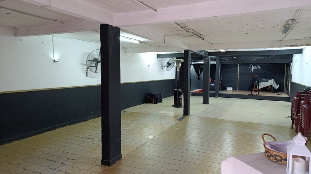 Gran local con vivienda en el Barrio El Trébol