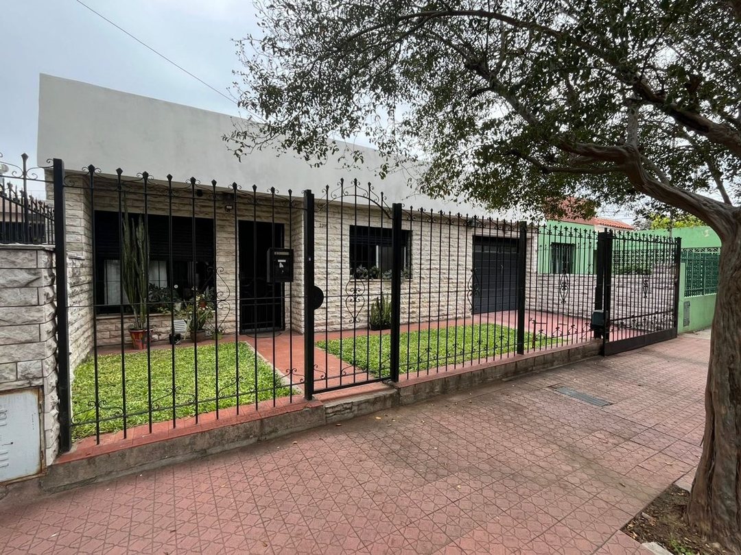 VENTA CASA CON DEPTO BARRIO ROSEDAL APTA CREDITO