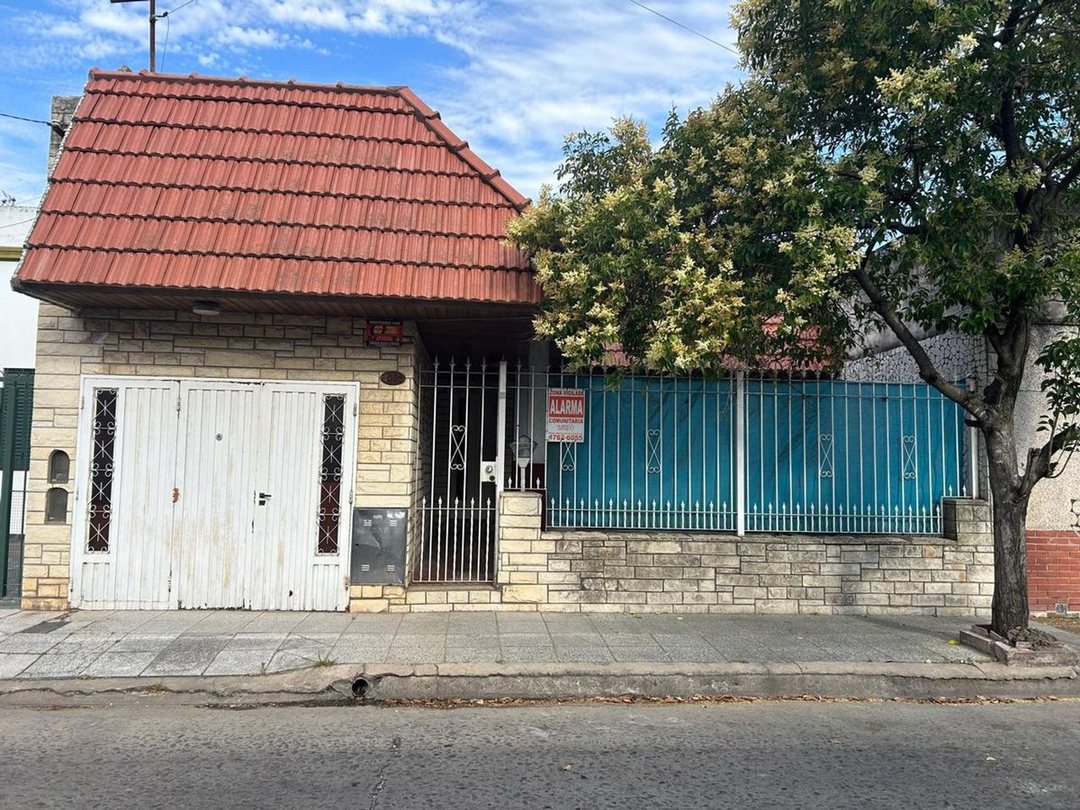 Amplia casa 5 amb en Lanús Oeste