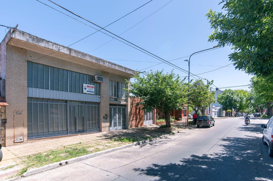 Local comercial y departamento en VENTA La Plata