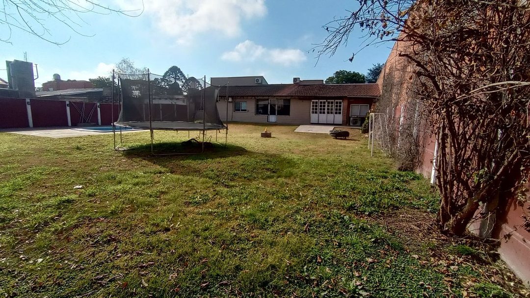 CASA EN VENTA 4 AMB. PILETA PASO DEL REY LOT 757M2