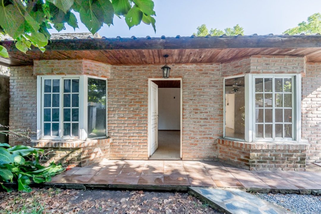 VENTA CASA 4 AMBIENTES DEL VISO MONTECARLO