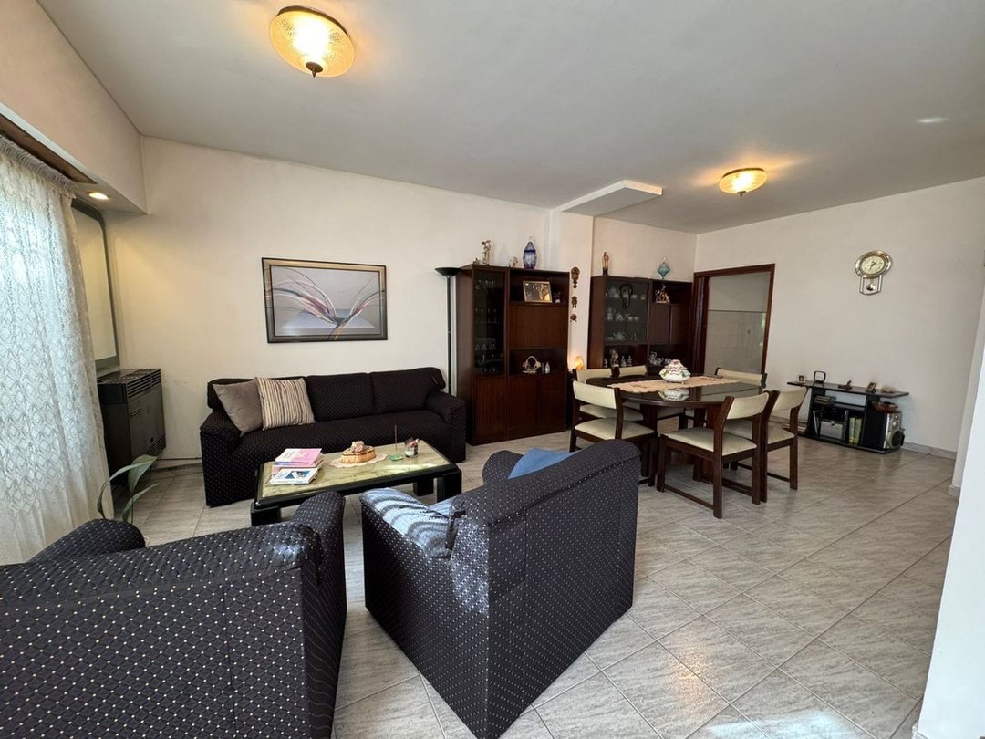 CASA 4 AMB / COCHERA / JARDIN / PARILLA