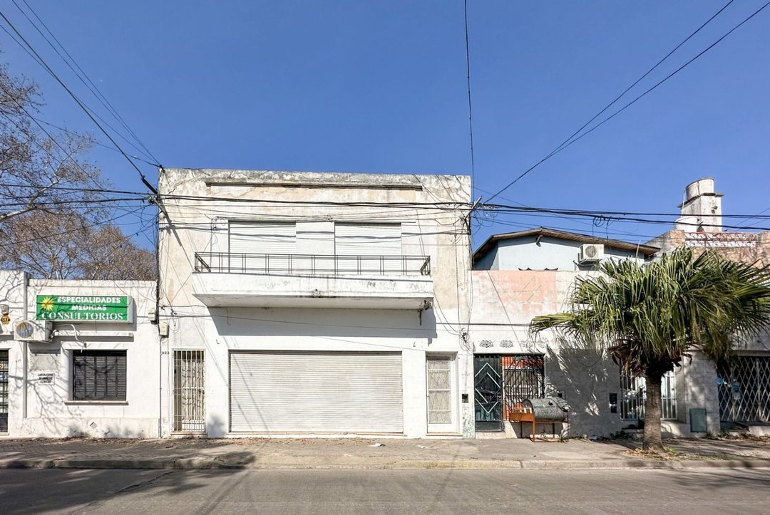 Casa en venta en planta alta con Local comercial