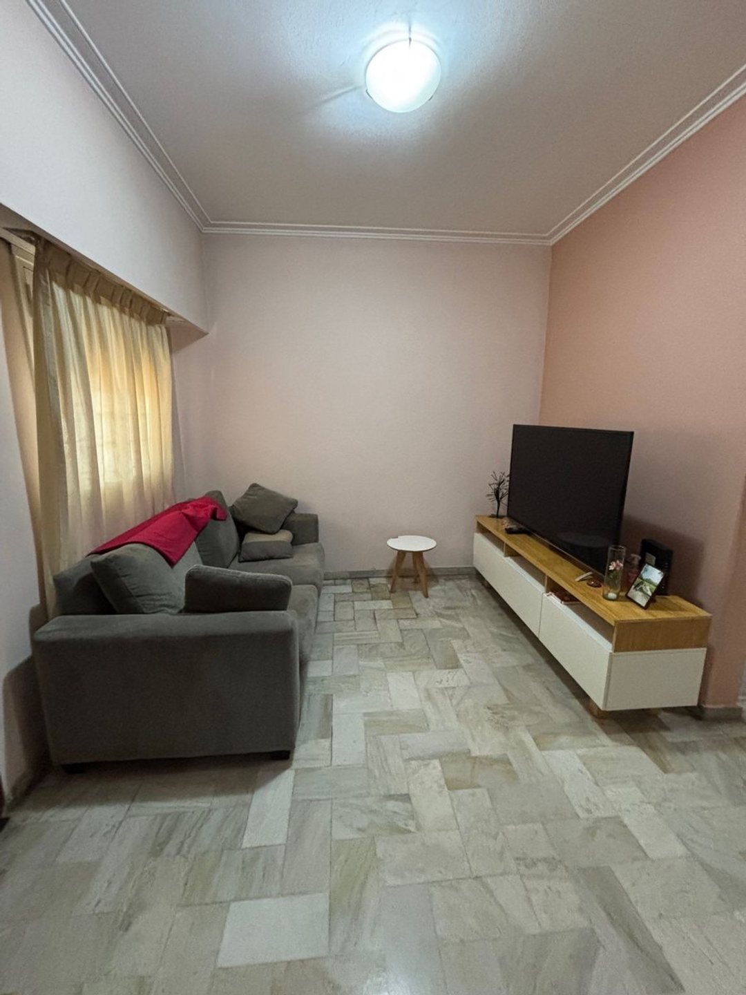 VENTA DE CASA EN LUIS AGOTE, CUATRO DORMITORIOS.