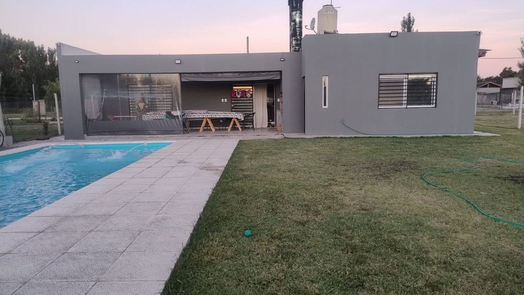 VENTA CASA 3 AMB C/PILETA SAN VICENTE - PERMUTA