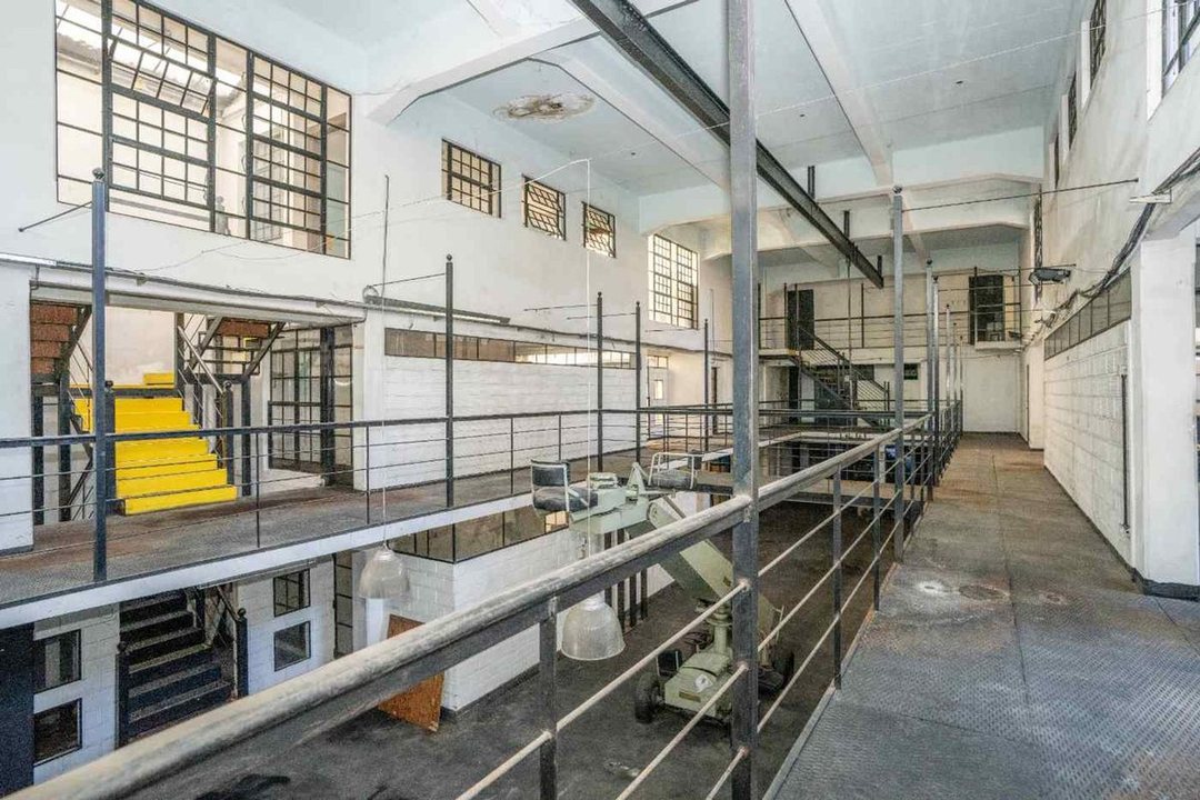 Galpón 2575 m2 con oficinas en Constitución CABA