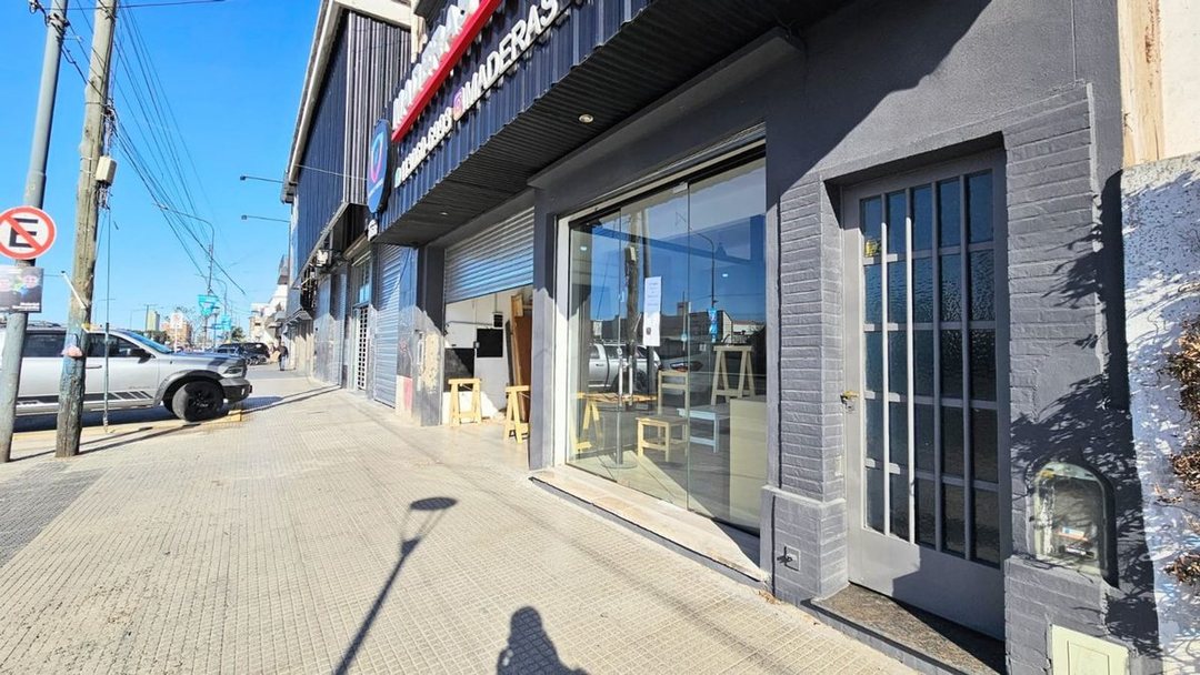 VENTA LOCAL 100 MTS TOTALES EN CIUDADELA 1ER PISO