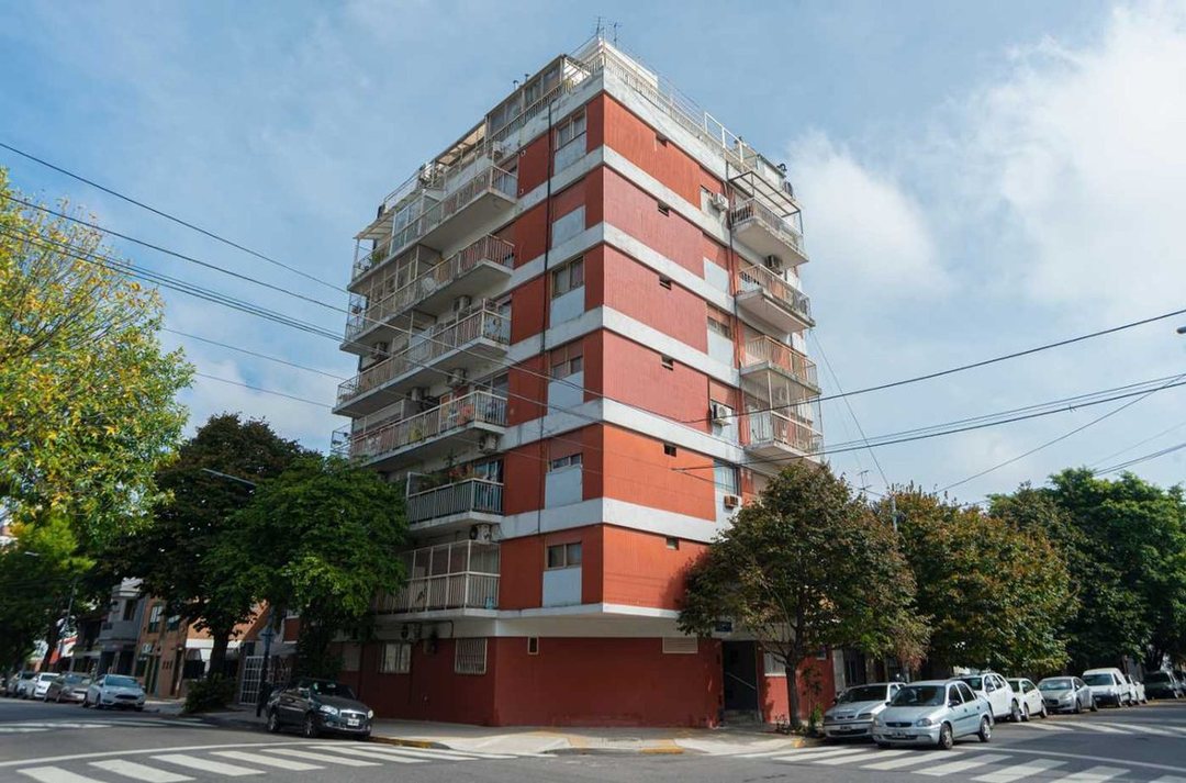 3 ambientes con balcón al frente
