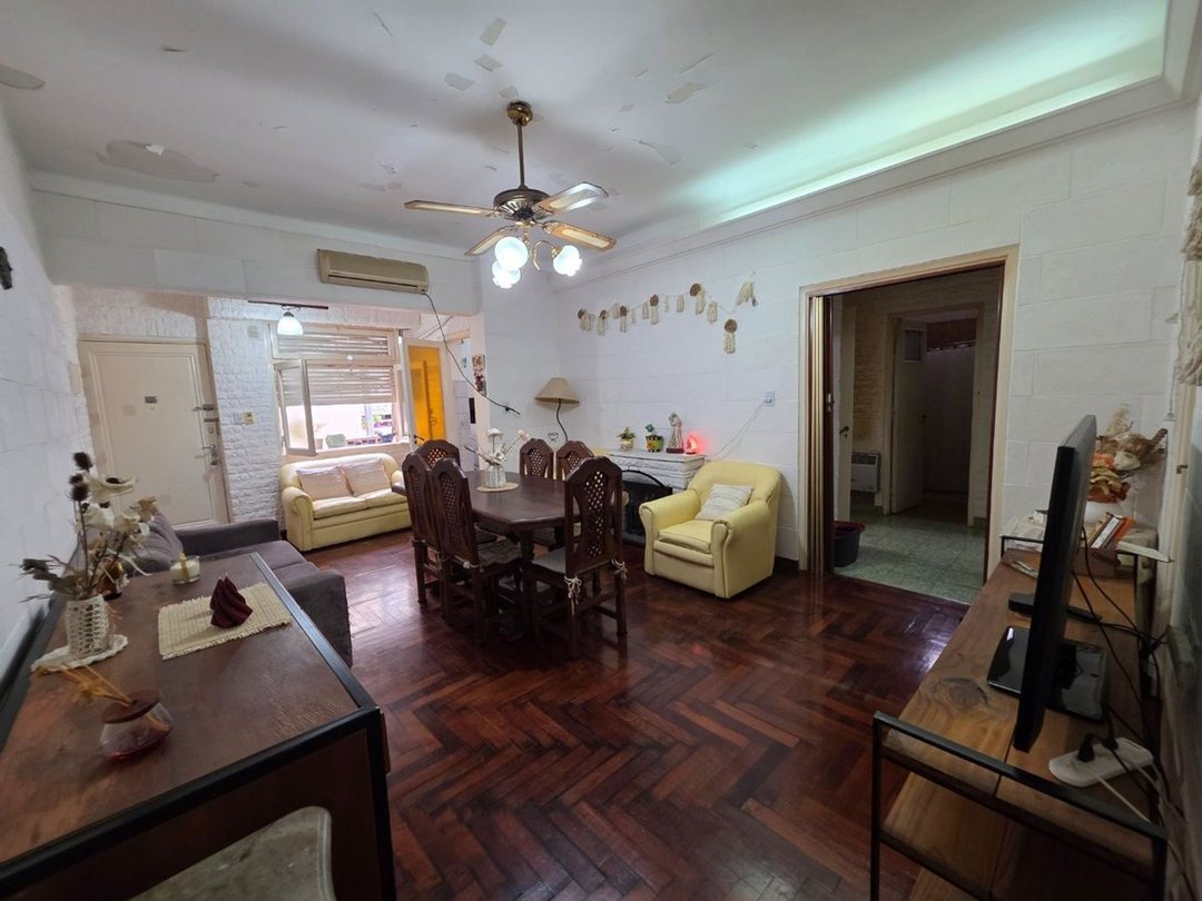 Venta 3 ambientes con dependencia frente Floresta