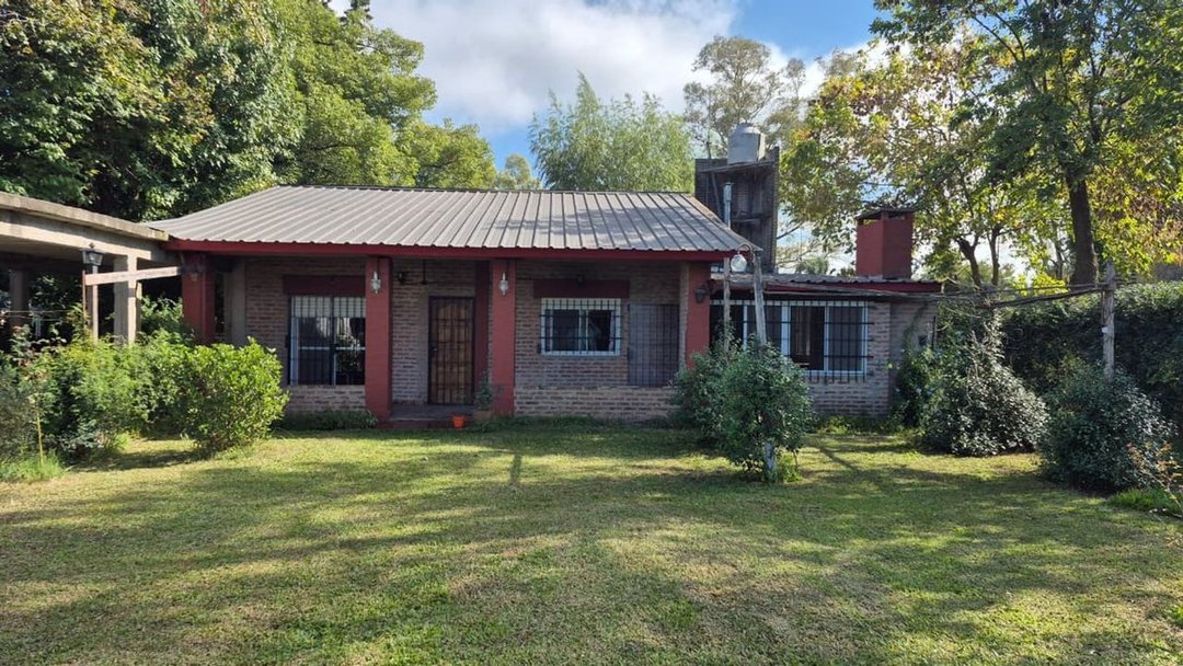 VENTA CASA QUINTA EN EZEIZA -AMPLIO LOTE Y QUINCHO