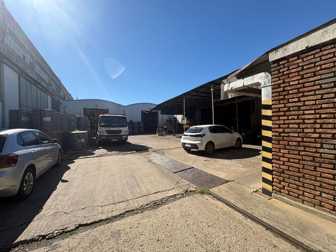 Venta planta industrial 2100 m2 con puente grúa