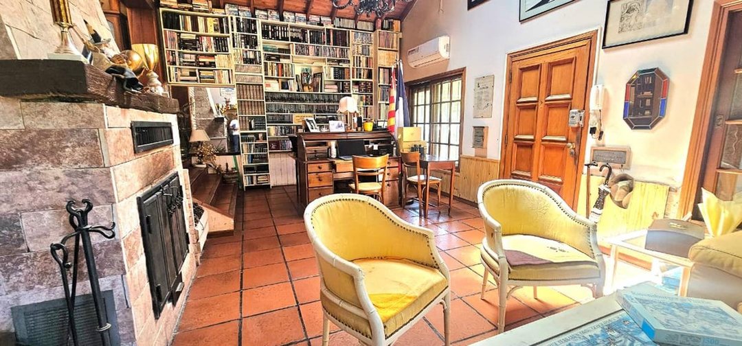 Venta 5 casas, sobre 6ha, con 2 piletas