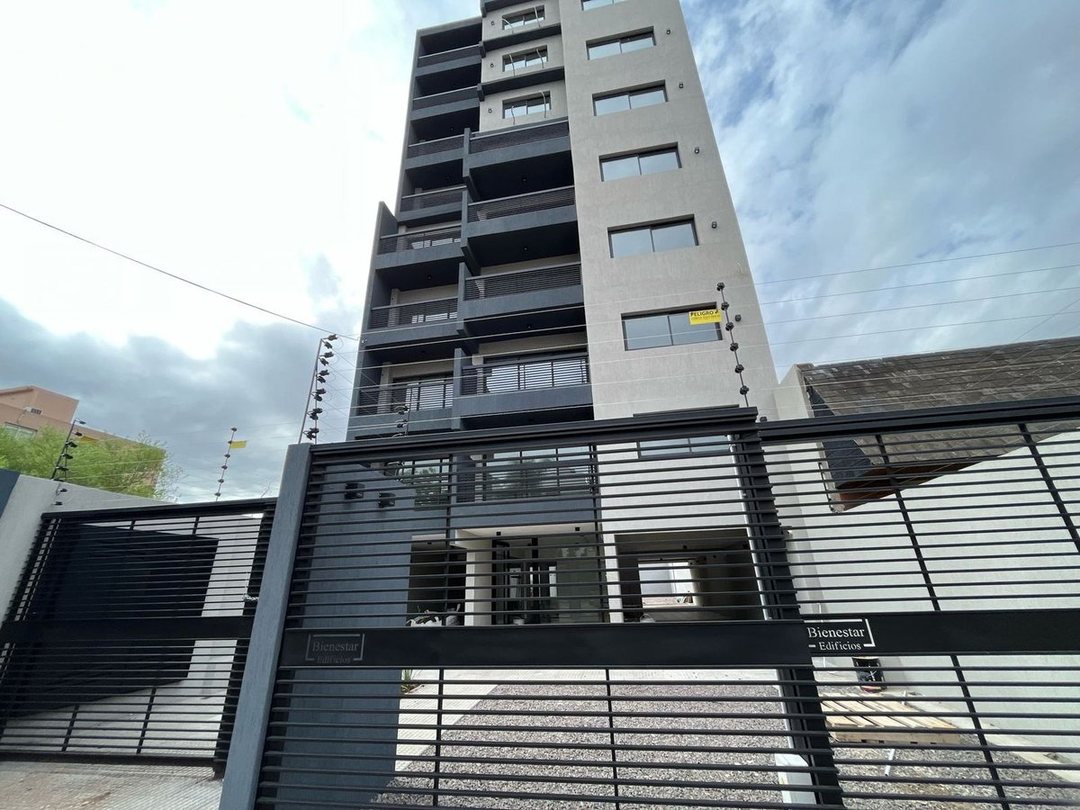 VENTA DEPARTAMENTO TRES AMBIENTES COCHERA MORON