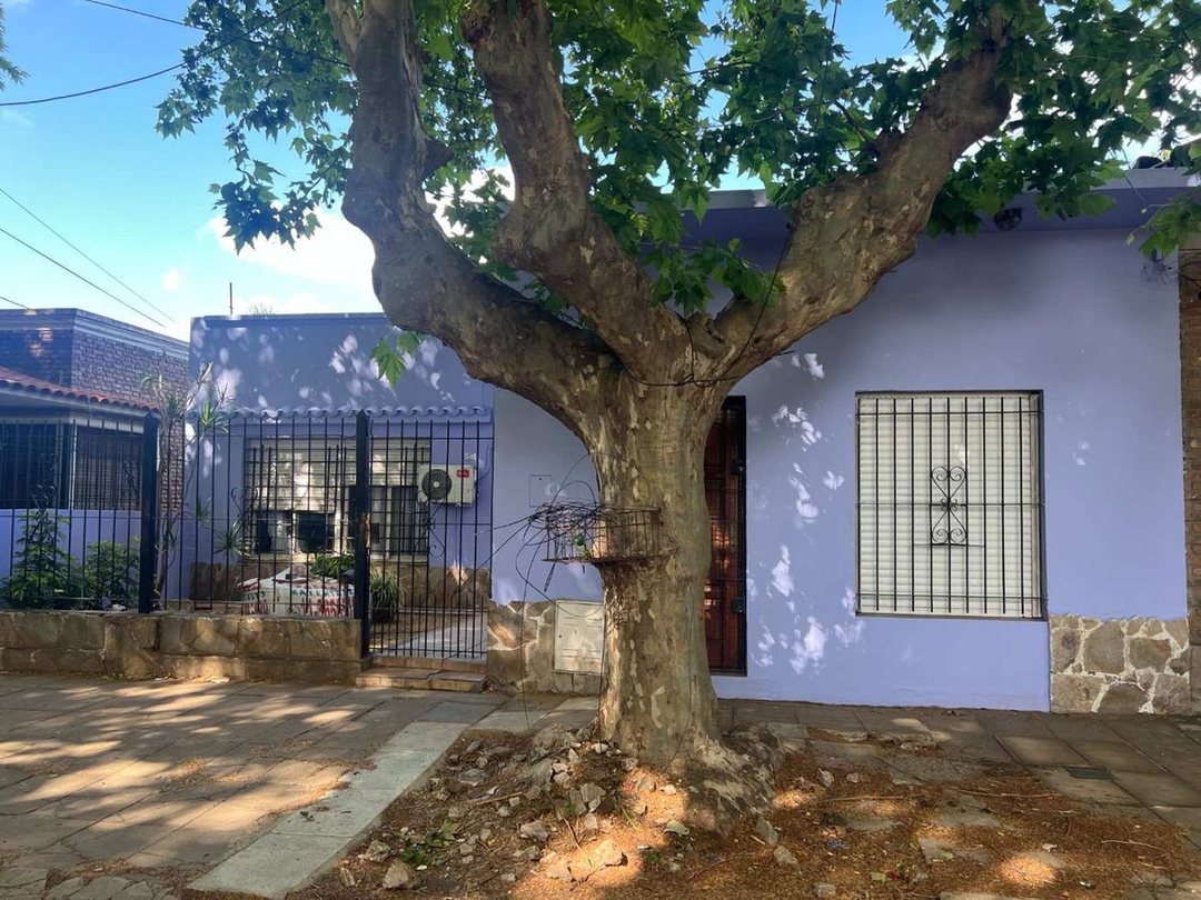 VENTA CASA EN PILAR 3 EN 1 6 AMBIENTES