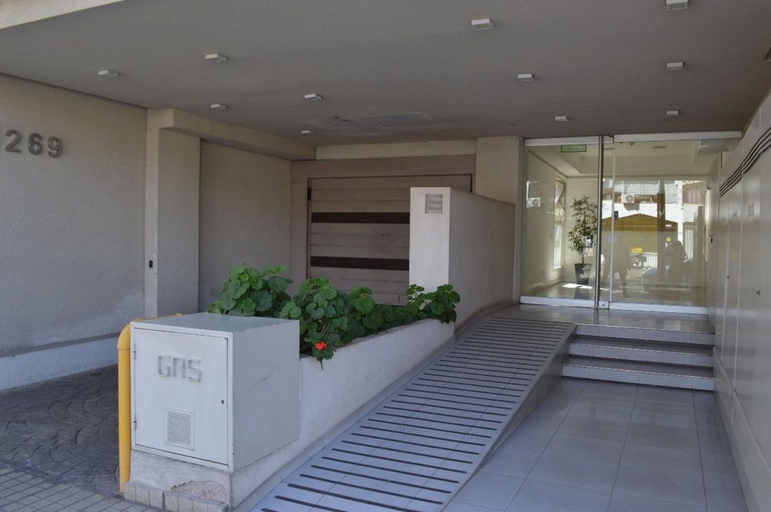 DEPARTAMENTO PLANTA BAJA CON COCHERA