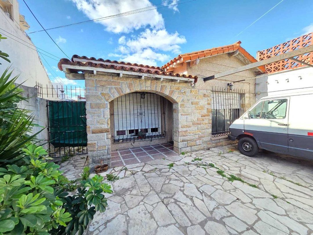Venta PH tipo casa 3 Ambientes San Justo con renta