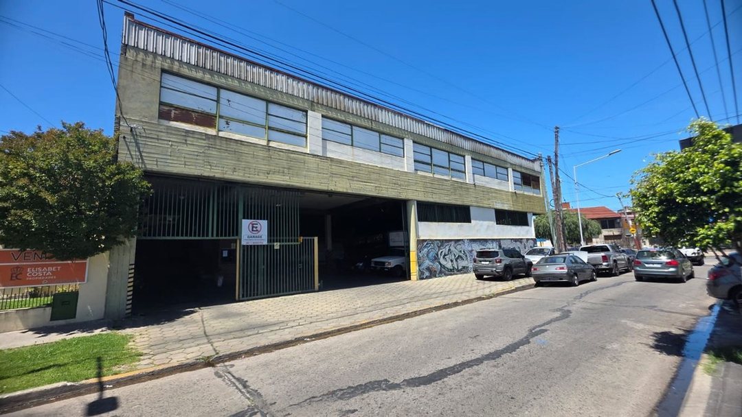 Cochera de 2800 m2 cubiertos/Activa, en Lanús.O