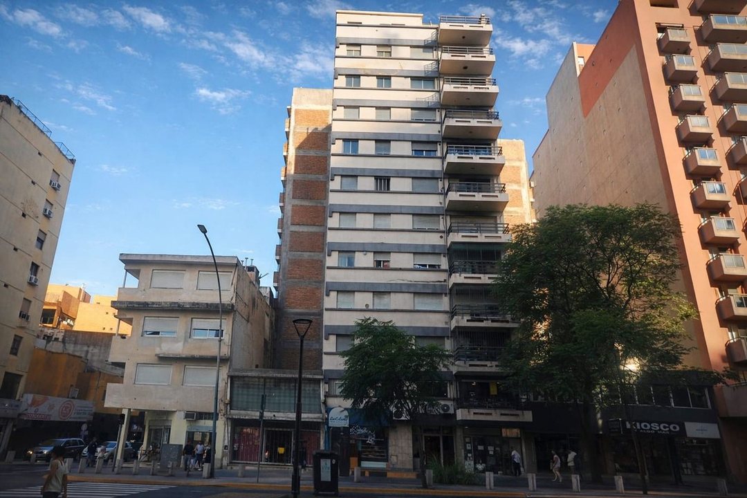VENTA PISO, DEPTO 4 DORMITORIOS CENTRO CORDOBA