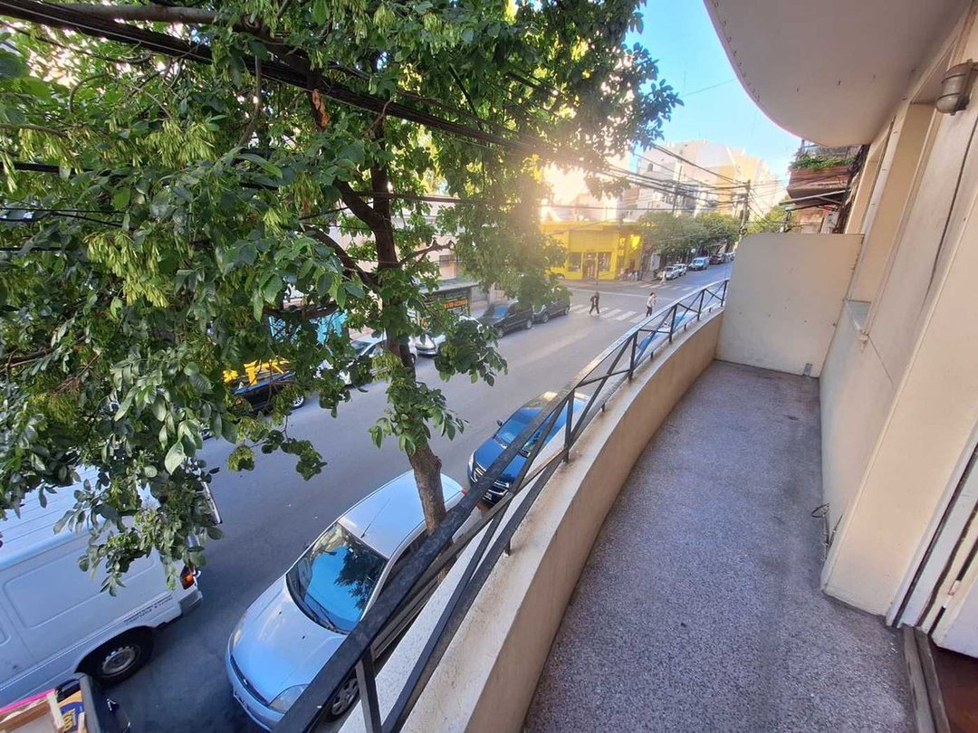 DEPARTAMENTO 3 AMBIENTES VENTA FLORES BALCON FRENT