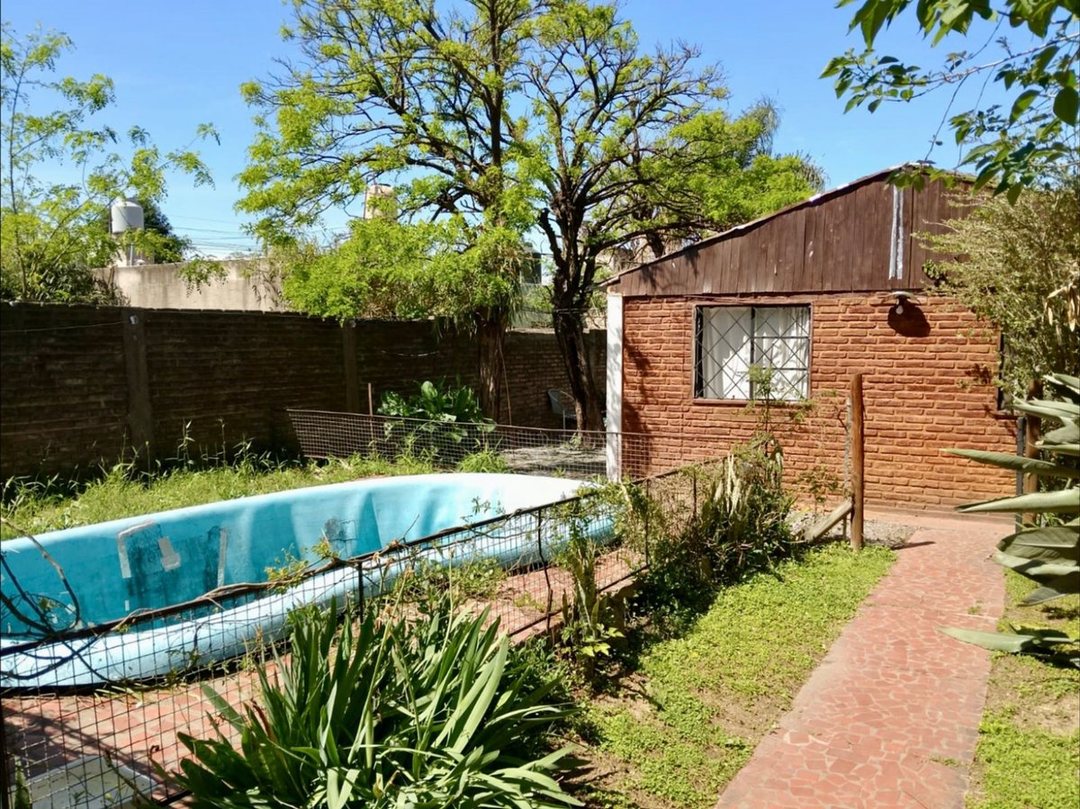 Venta casa Jose C Paz, parque, pileta y cochera