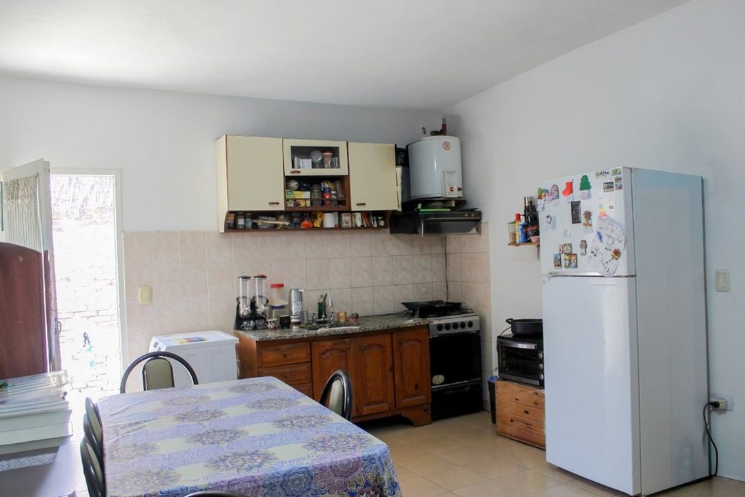 CASA VENTA + 2 LOCALES COMERCIALES IDEAL INVERSOR