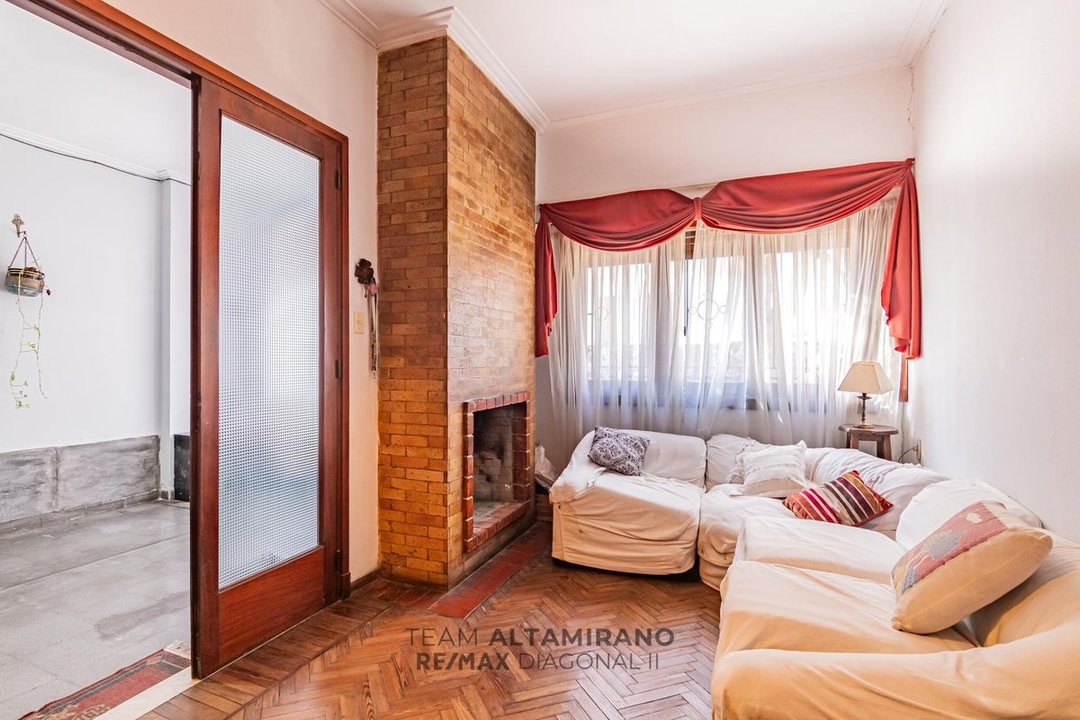 CASA EN VENTA EN LA PLATA, 4 dormitorios, 4 y 62