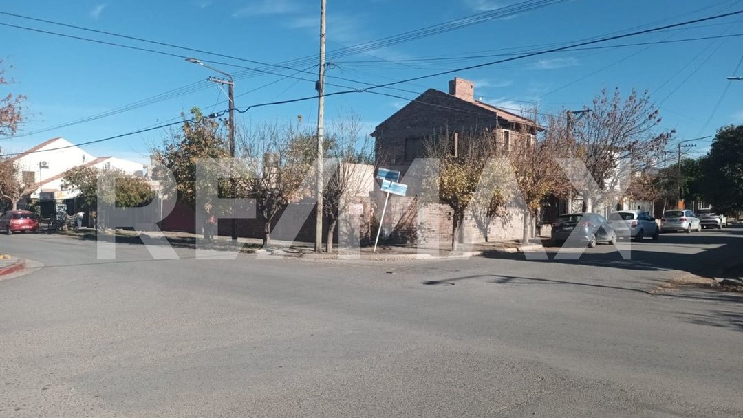 VENTA CASA APTA DESARROLLO - CENTENARIO