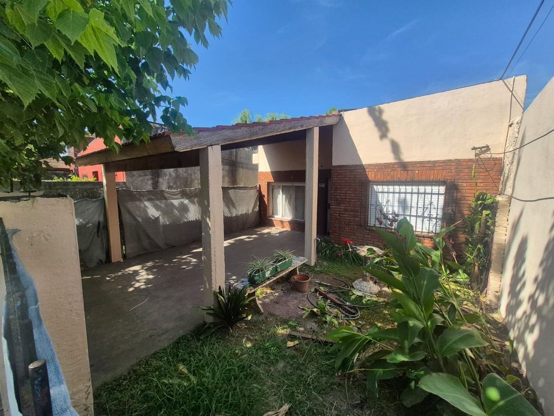 CASA EN VENTA DE 4 AMB EN BENAVIDEZ CENTRO
