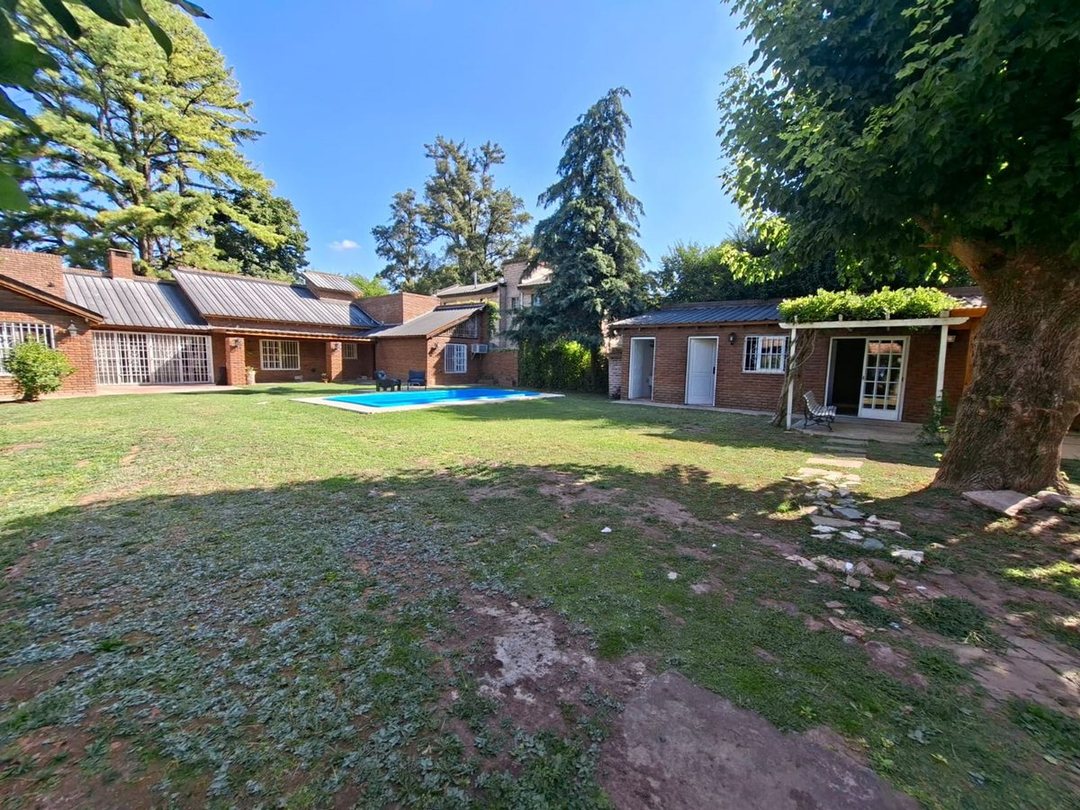 CASA QUINTA  CON QUINCHO Y PILETA PARQUE ORENSE!!!