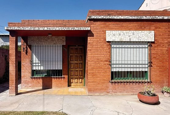 VENTA CASA 4 AMB. P. QUIRNO HURLINGHAM LOTE 490 MT