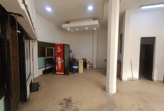 LOCAL COMERCIAL EN ESQUINA - CON SOTANO
