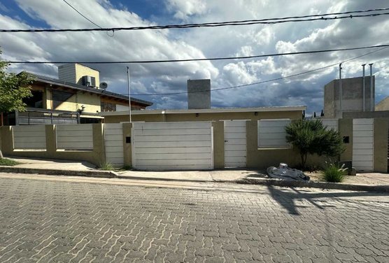 VENTA COMPLEJO DE 3 DEPTOS 2 DOR CARLOS PAZ CENTRO