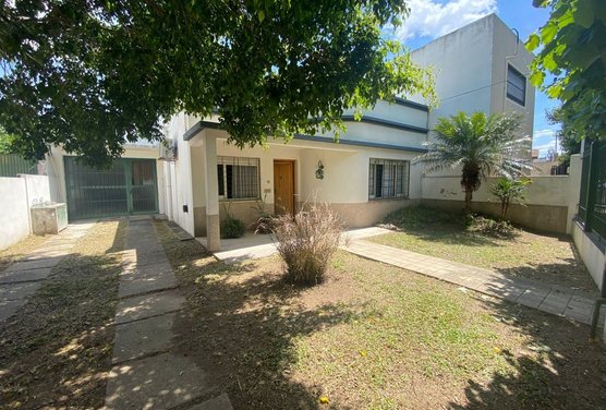 VENTA CASA 4 AMBIENTES BERAZATEGUI CON COCHERA