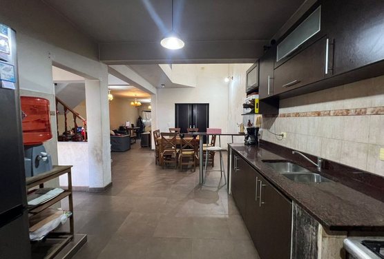 CASA 5 AMB, FONDO, COCHERA, PIÑEYRO