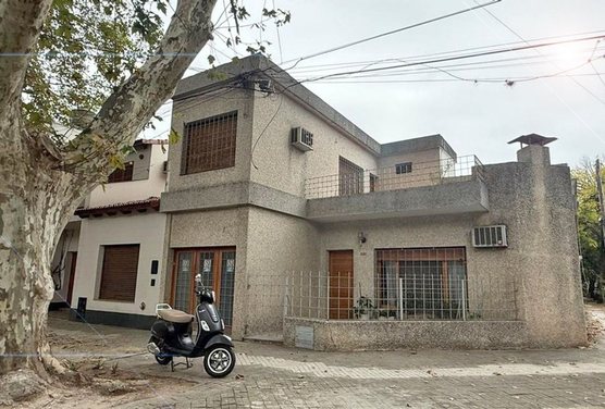 Venta Casa Tres Dormitorios Bella Vista