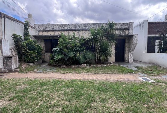 Casa venta en Munro a refaccionar con lote propio