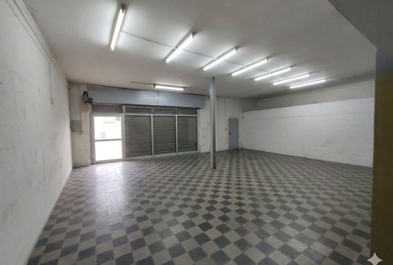 VENTA LOCAL TIPO SALON EN CALLE VELEZ SARSFIELD