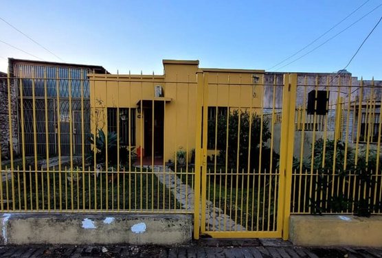 VENTA CASA 4 AMB C/GARAGE Y PATIO BERAZATEGUI