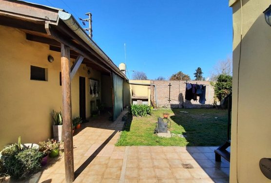 VENTA CASA Y DOS DEPARTAMENTOS TORTUGUITAS